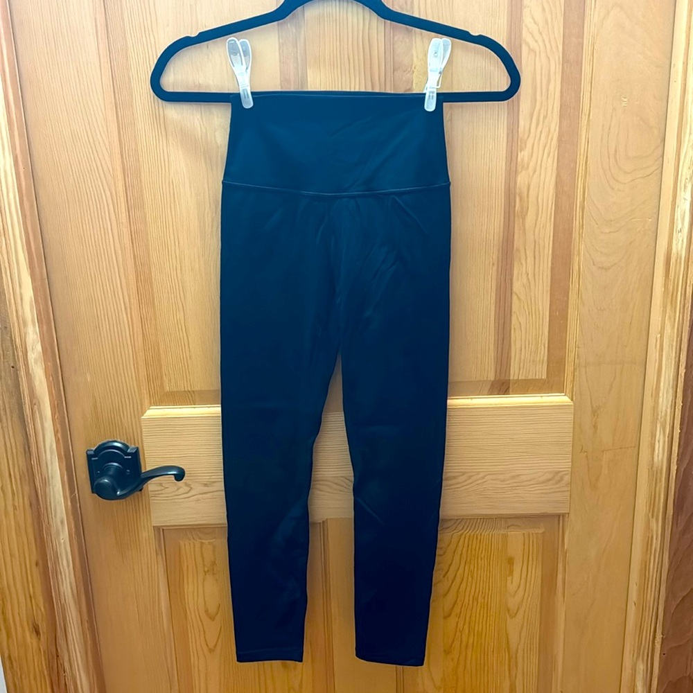 NWT Women’s Born Primitive Your Go To Leggings 2.0. Size Medium.